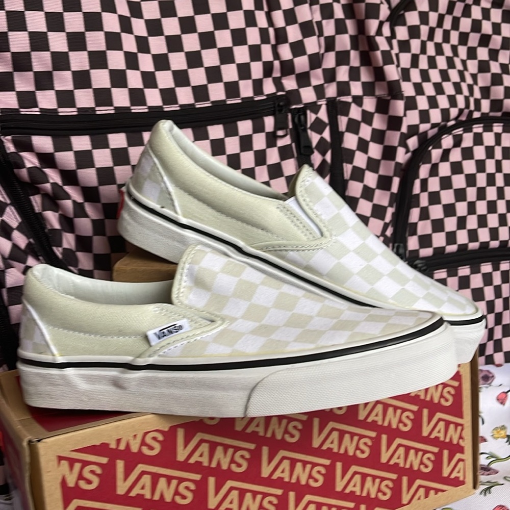 Vans WMNS CLASSIC SLIP-ON
(CHECKERBOARD) BLUE FLOWER
VN0A38F7QCL
Sneakers - Picture 6 of 16
